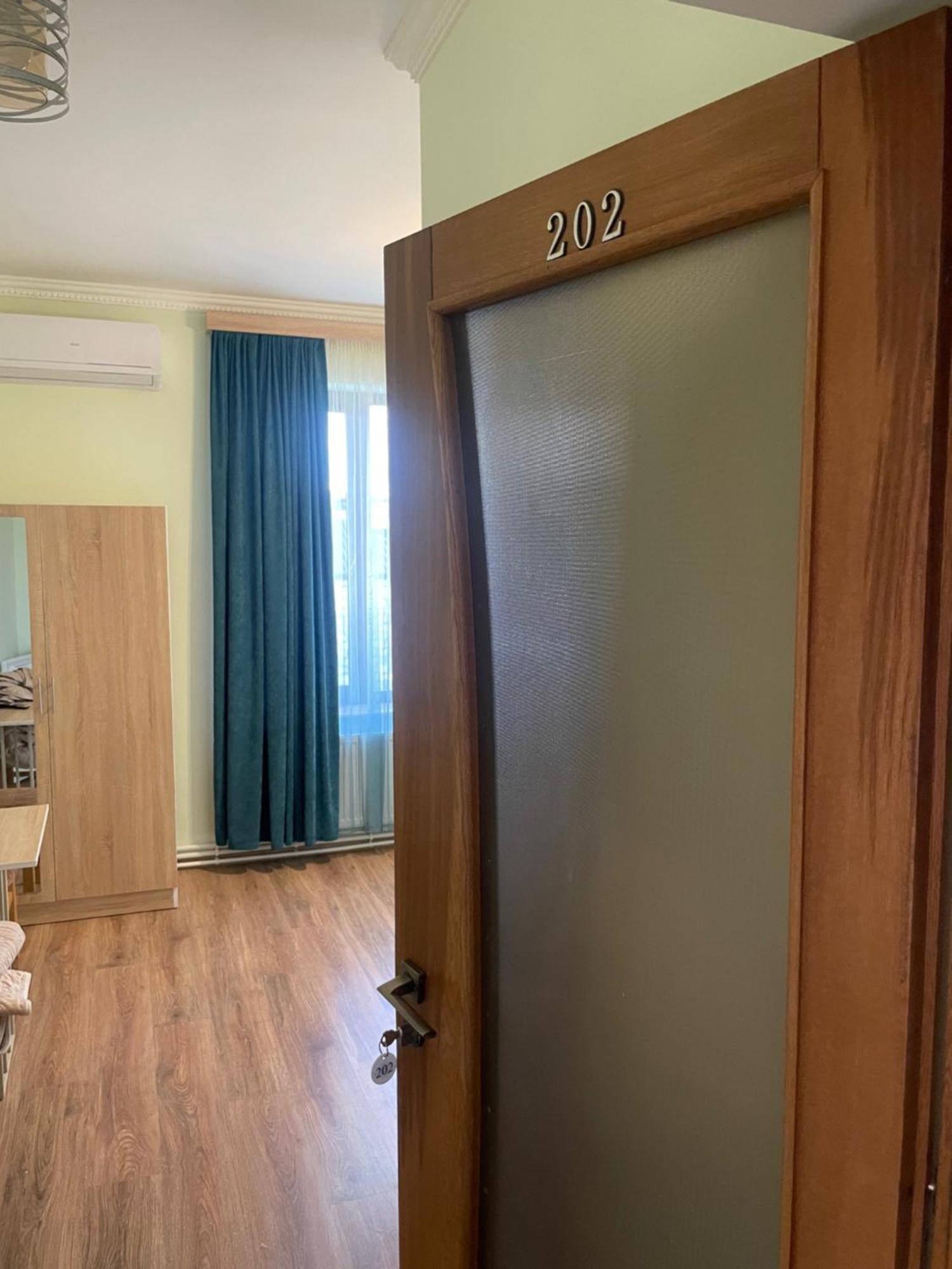 Decca Hotel Yerevan Bagian luar foto