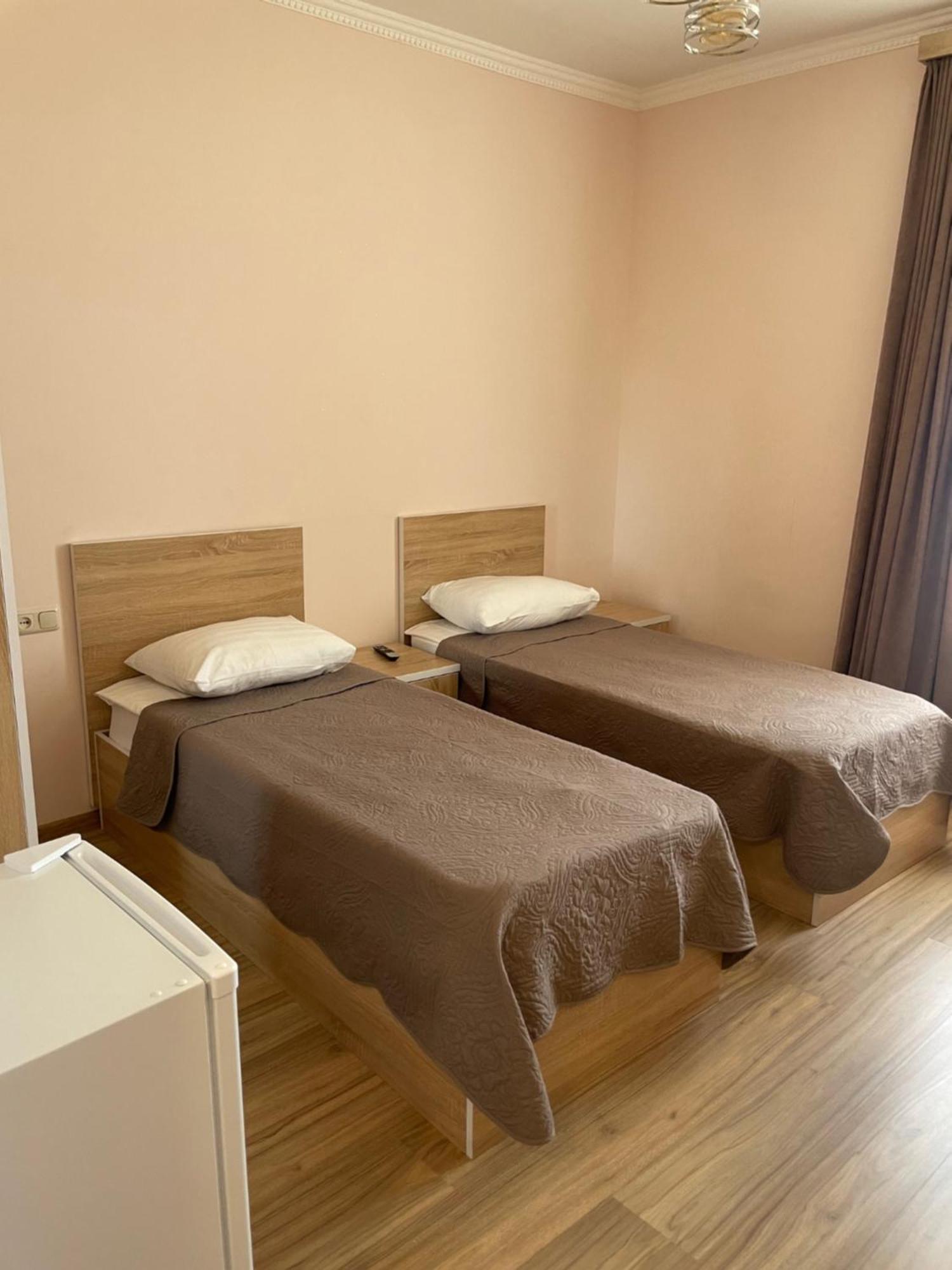 Decca Hotel Yerevan Bagian luar foto