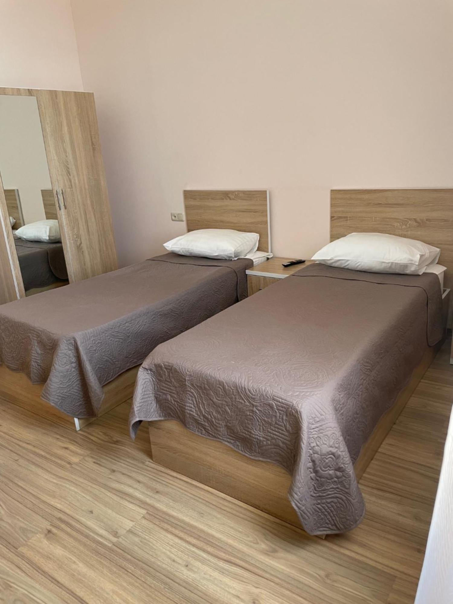 Decca Hotel Yerevan Bagian luar foto