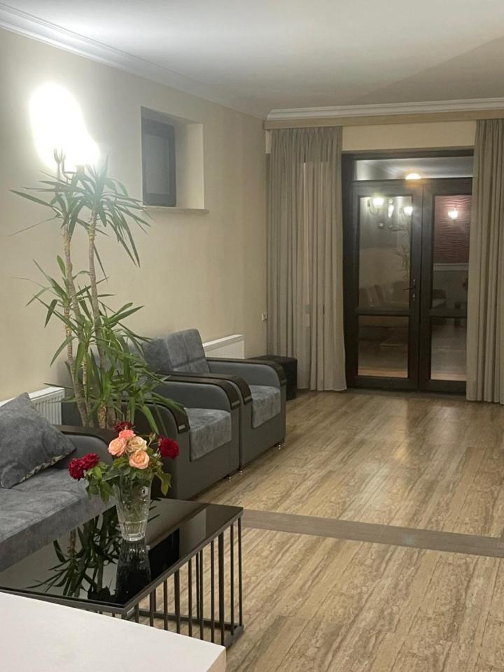 Decca Hotel Yerevan Bagian luar foto