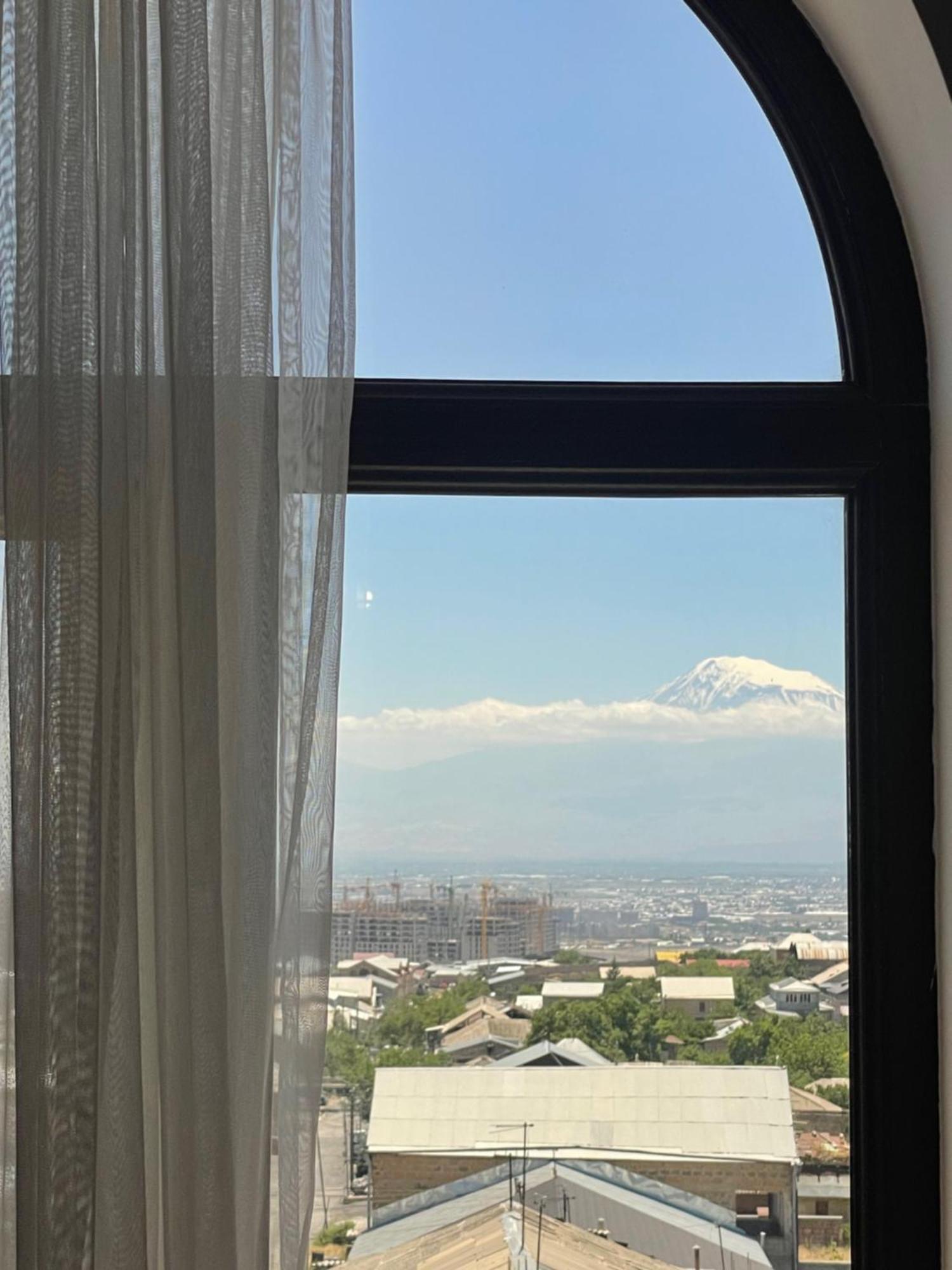 Decca Hotel Yerevan Bagian luar foto