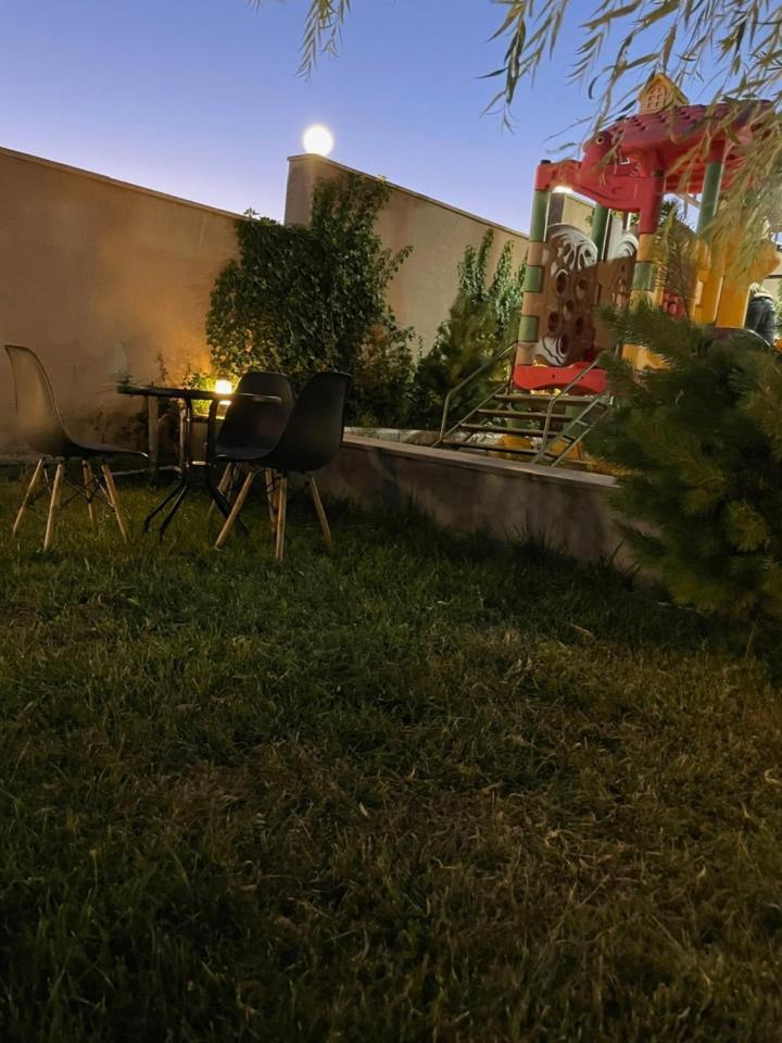 Decca Hotel Yerevan Bagian luar foto