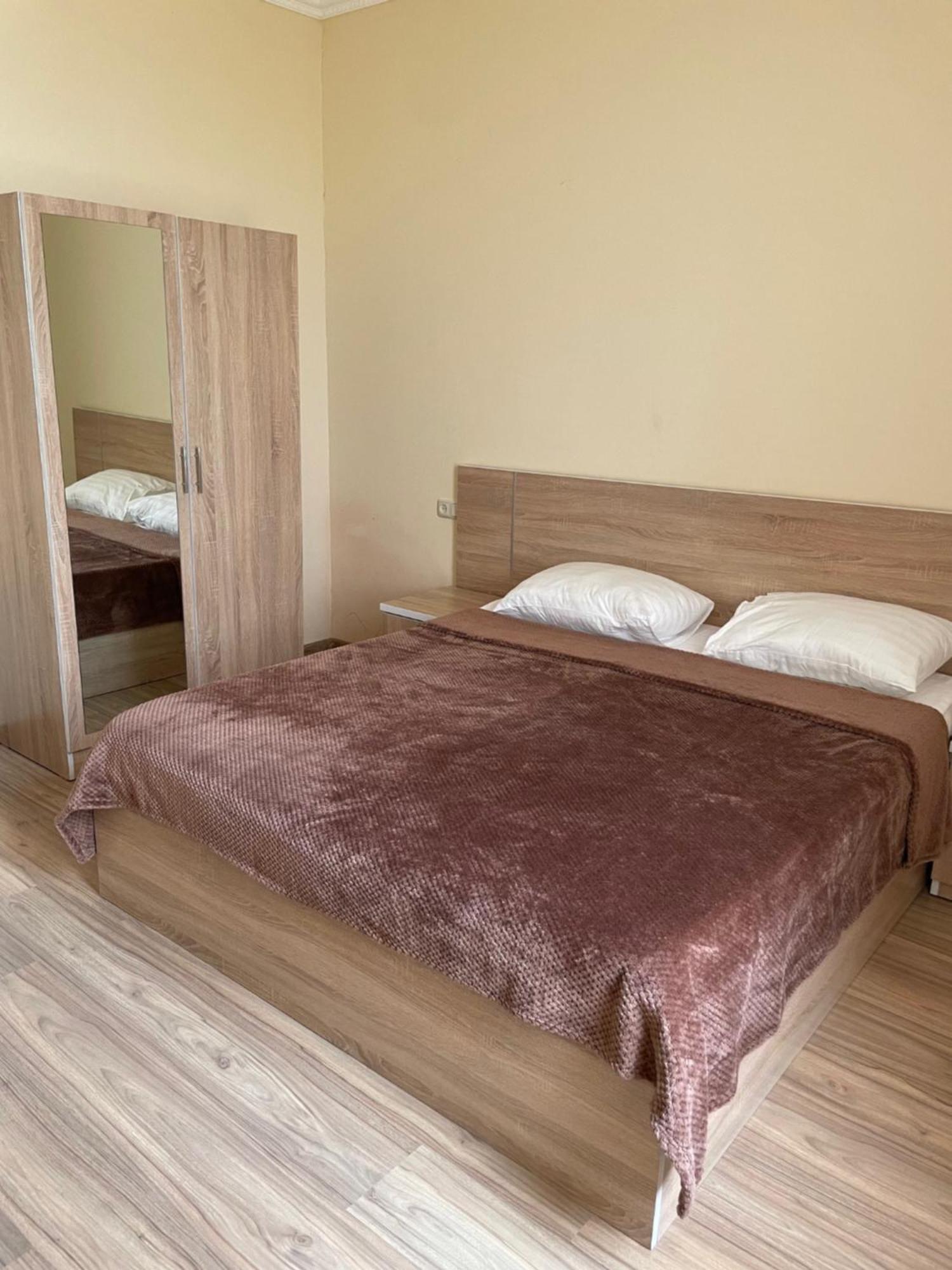 Decca Hotel Yerevan Bagian luar foto