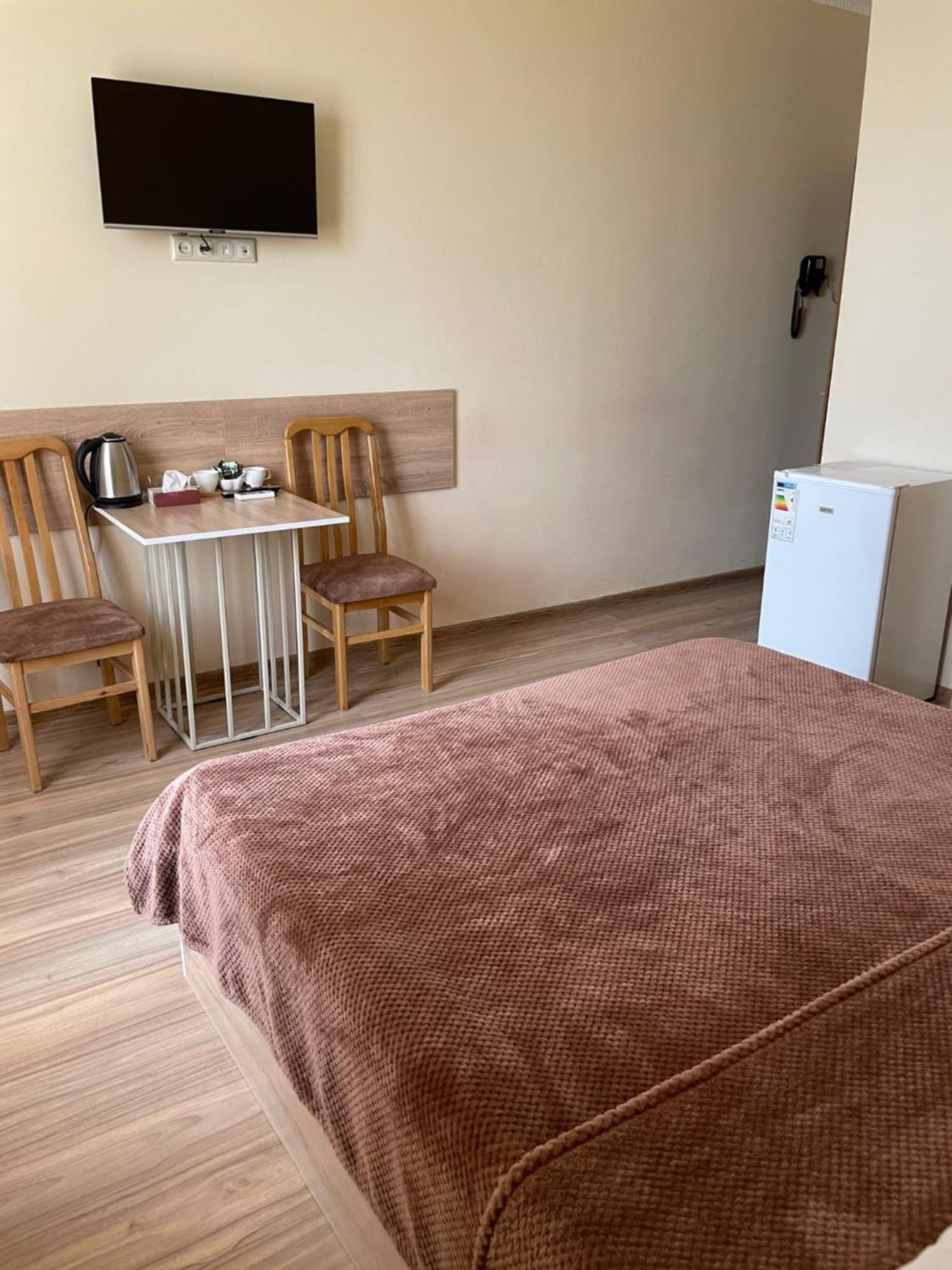 Decca Hotel Yerevan Bagian luar foto