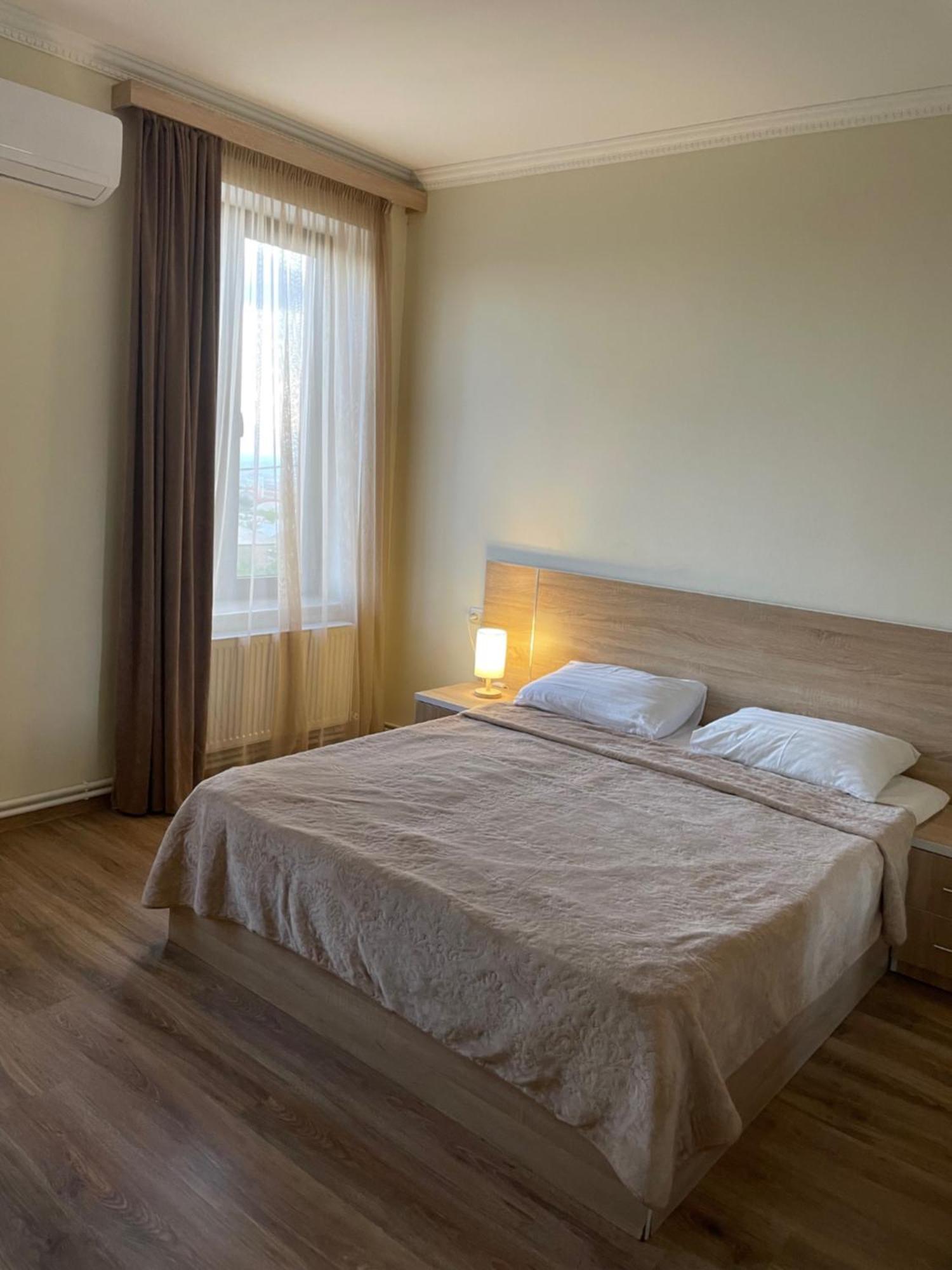 Decca Hotel Yerevan Bagian luar foto