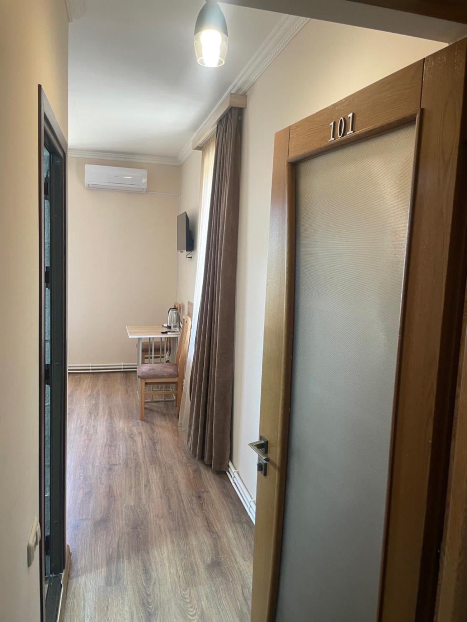 Decca Hotel Yerevan Bagian luar foto