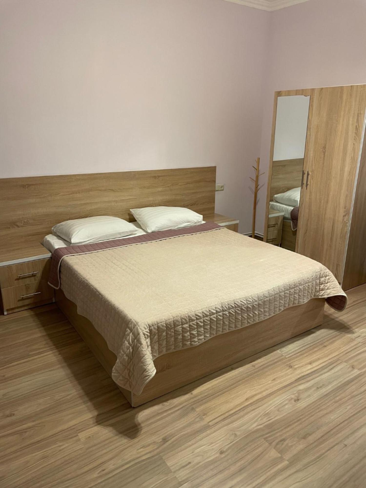 Decca Hotel Yerevan Bagian luar foto