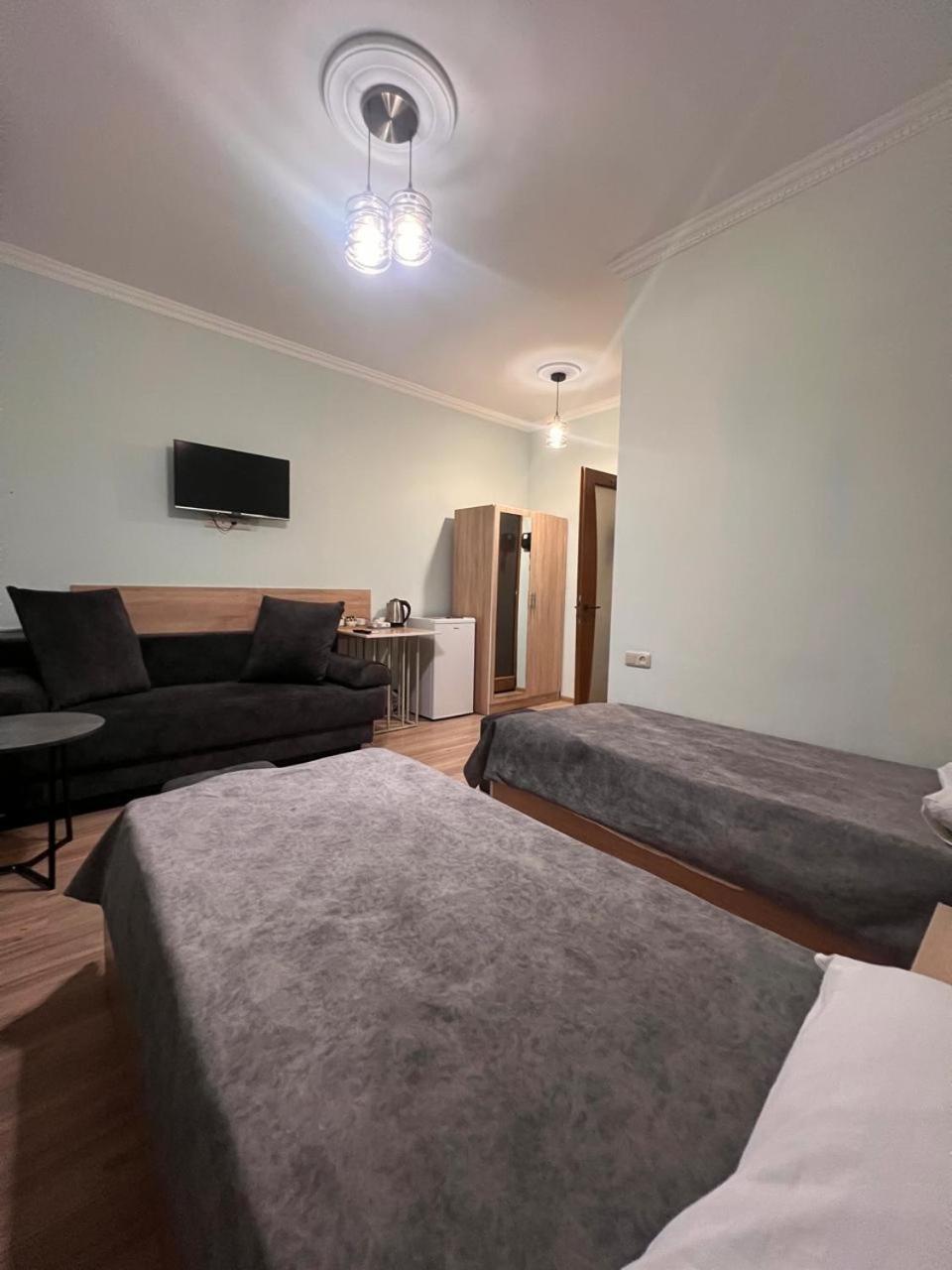 Decca Hotel Yerevan Bagian luar foto