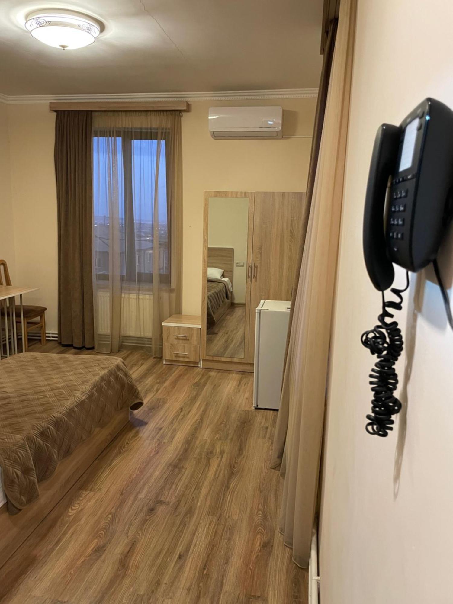 Decca Hotel Yerevan Bagian luar foto