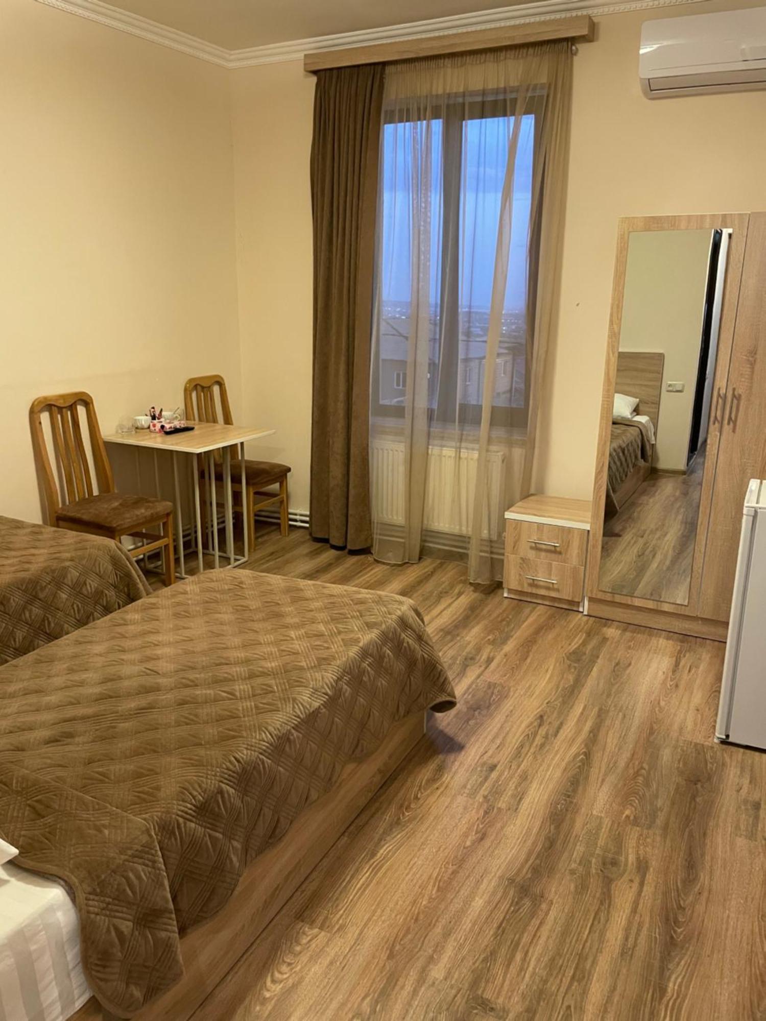 Decca Hotel Yerevan Bagian luar foto