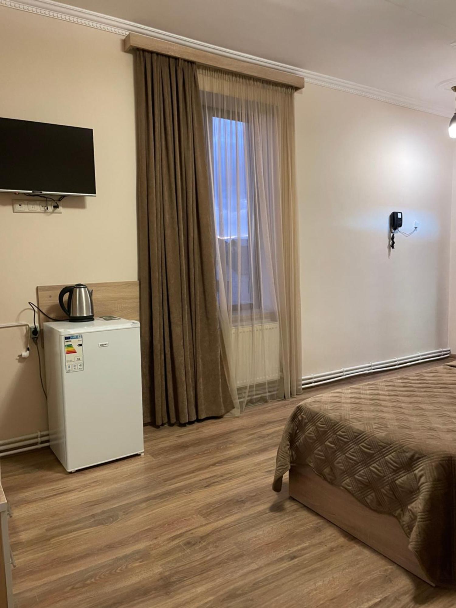 Decca Hotel Yerevan Bagian luar foto