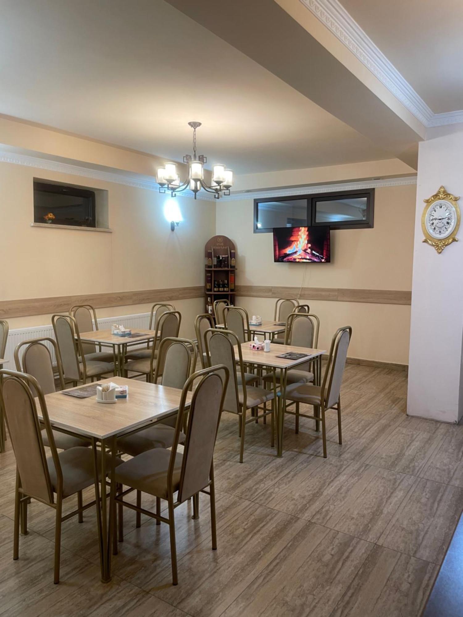 Decca Hotel Yerevan Bagian luar foto